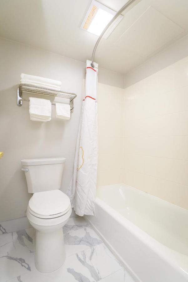 Philadelphia Suites At Airport - An Extended Stay Hotel エクステリア 写真