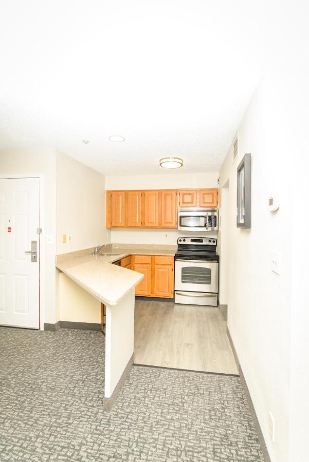 Philadelphia Suites At Airport - An Extended Stay Hotel エクステリア 写真