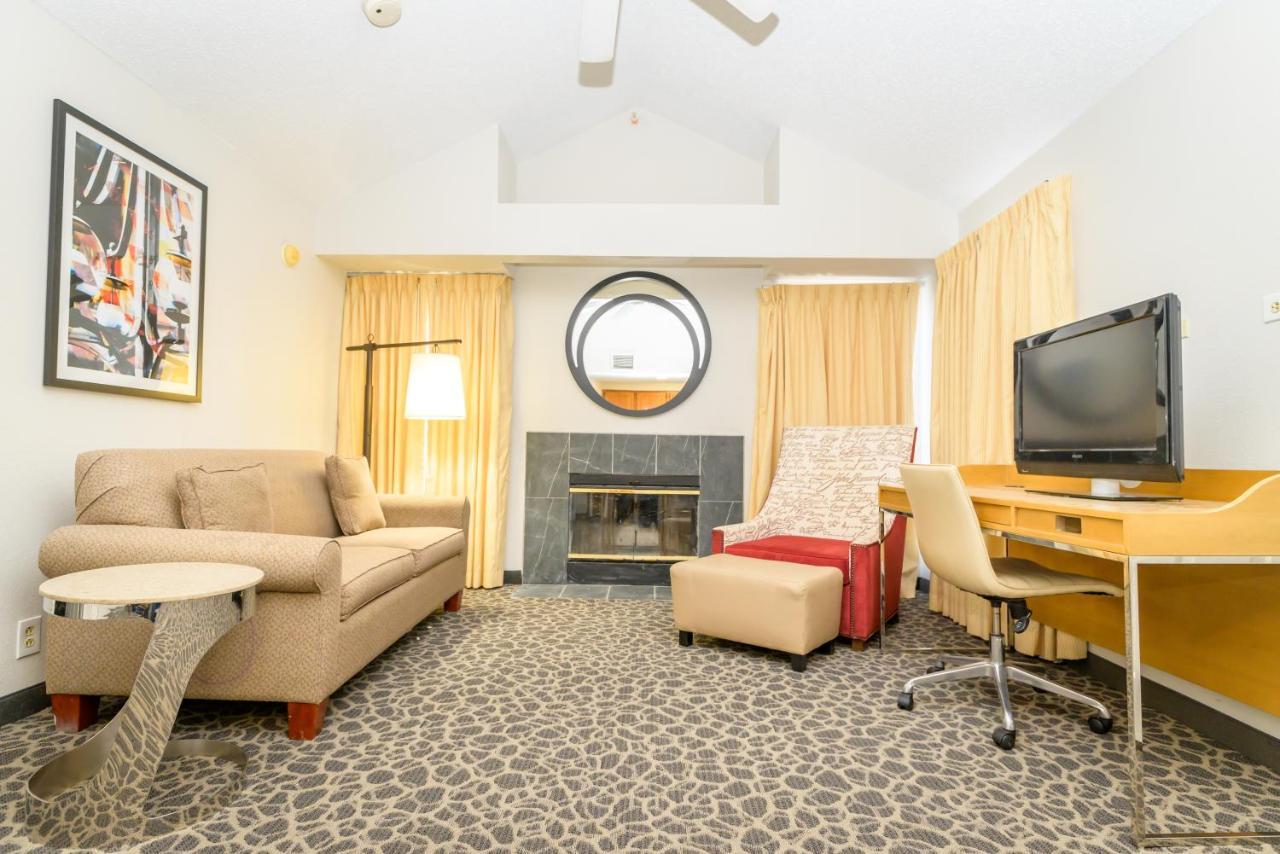 Philadelphia Suites At Airport - An Extended Stay Hotel エクステリア 写真